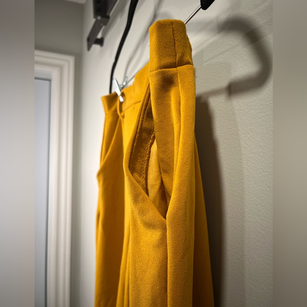 Eclipse mustard yellow cropped dress pant, size small. Good condition